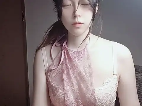 JuliaNoir online show from November 1, 9:57 am