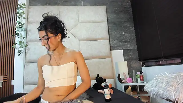 Liia Leens online show from February 26, 5:56 pm