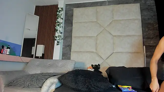 Liia Leens online show from December 21, 4:17 am