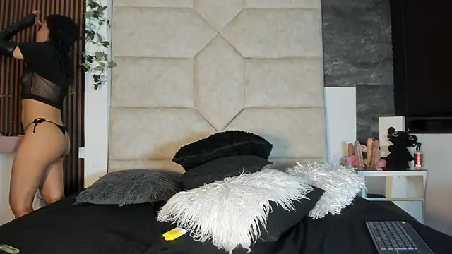 Liia Leens online show from February 20, 4:22 am