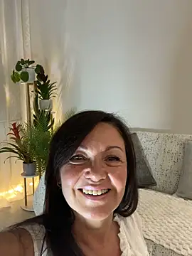 HotLdyllic online show from April 16, 4:39 pm