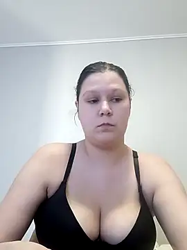 GlitterAuburn online show from February 10, 4:21 pm