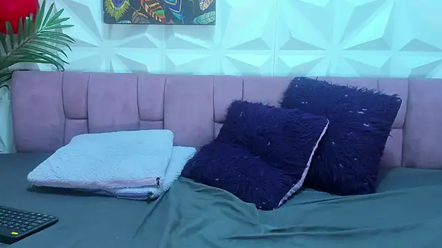 Anggie Miller online show from January 17, 11:50 am