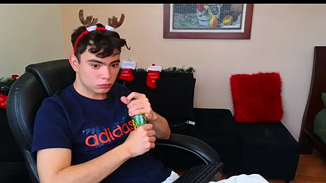 petitegigant33 online show from November 9, 9:11 pm