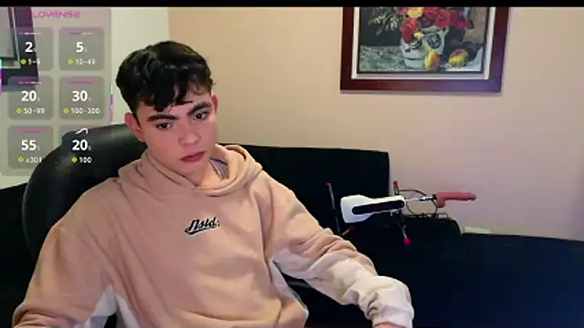 petitegigant33 online show from November 4, 12:37 am