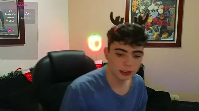 petitegigant33 online show from November 8, 12:48 am