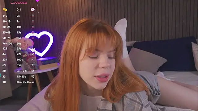 foxyriss online show from February 12, 6:26 am