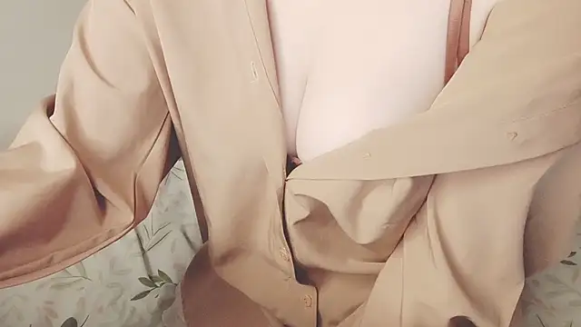 Sunny-Aurora online show from November 18, 5:52 am