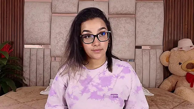 Lorein dim online show from November 24, 9:50 pm