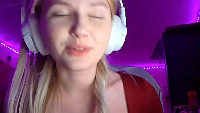 KarinRobertson online show from December 1, 6:54 pm