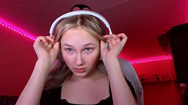 KarinRobertson online show from December 17, 4:22 pm