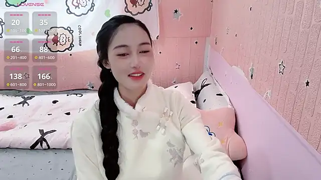 U-Ukitten online show from November 19, 8:14 am