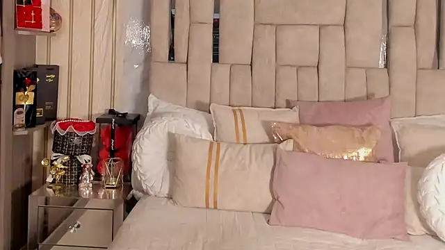 emilyoliver online show from February 14, 1:07 am