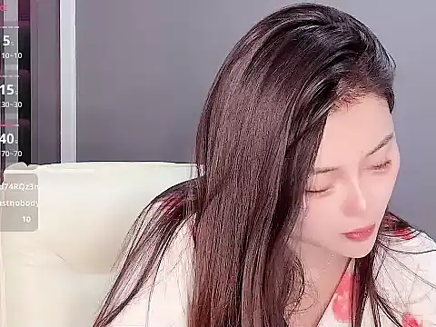 Yesenia- online show from November 19, 2:28 pm