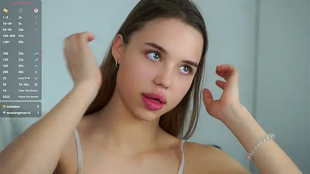 JunieTrippett online show from November 25, 8:16 am