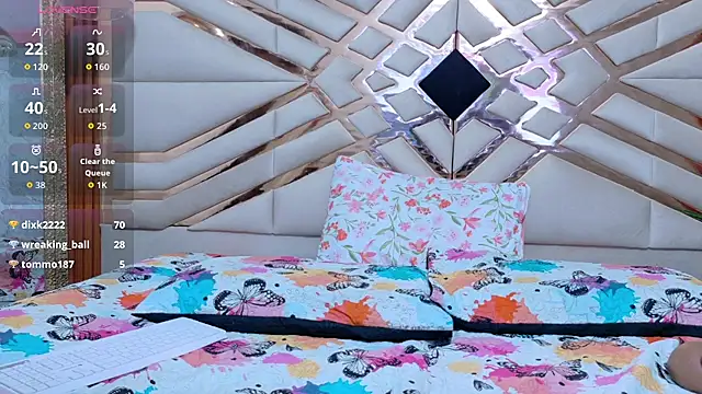 missfoster online show from February 19, 2:22 am