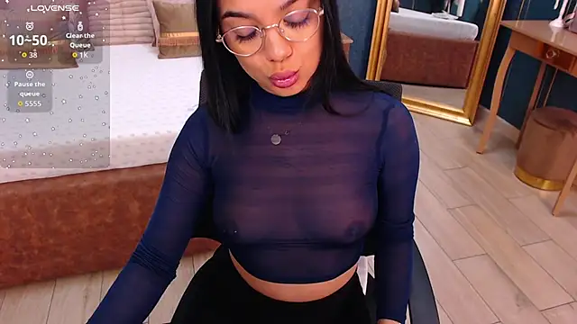 SerenaXMendezX online show from November 15, 6:47 am