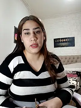 nahiarabiel33 online show from August 5, 5:19 pm