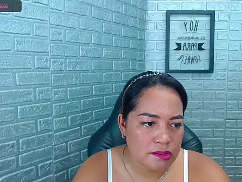 Bella Summers  online show from November 12, 2:59 pm