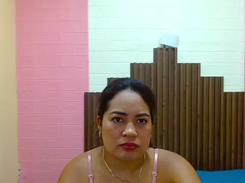 Bella Summers  online show from November 11, 2:14 pm