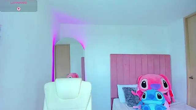 Janettcruz online show from March 31, 8:42 pm