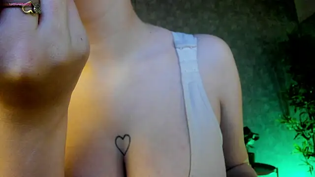 MiaHartx online show from December 16, 6:41 am