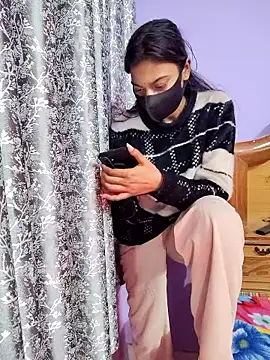 Student12th online show from January 13, 4:00 pm