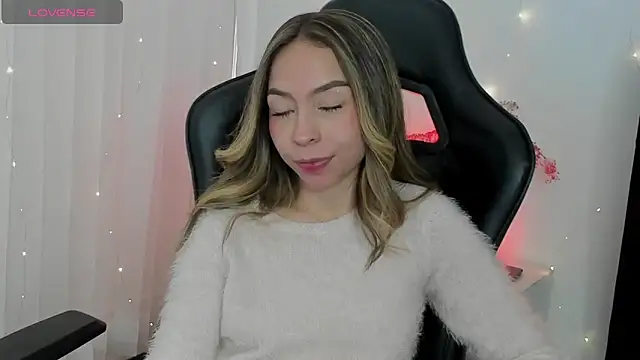 LuluuBerry online show from January 18, 7:43 pm