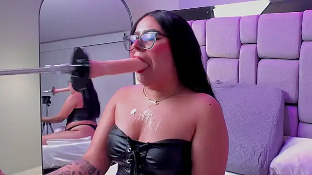 Amy whittee online show from December 18, 7:18 pm