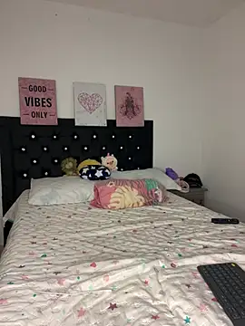 LoliitaBennett online show from March 24, 3:45 am