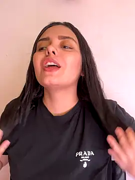 candicewest  online show from December 14, 4:13 pm