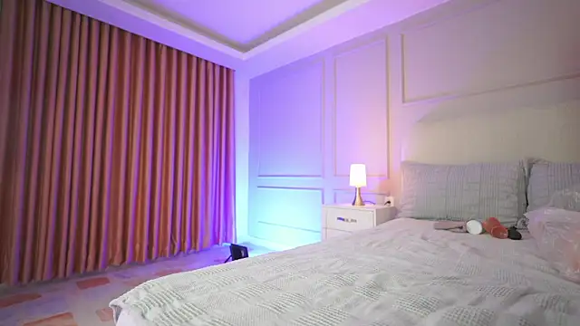 hanna  w online show from December 17, 1:44 am