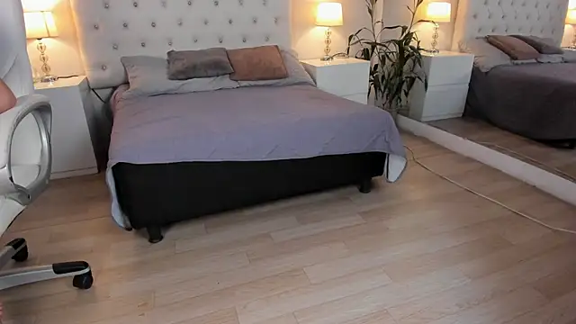 Scarlett Bunny  online show from December 15, 1:05 pm