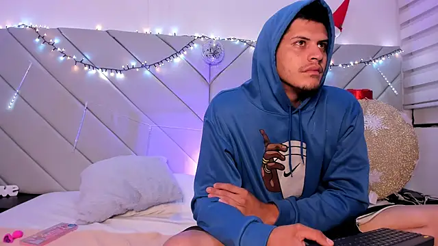 jov and thomas online show from November 26, 8:04 am