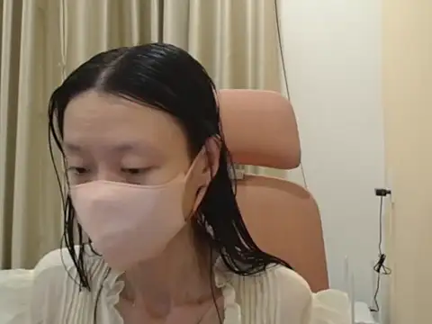 Lil-Cherries online show from April 14, 1:44 pm