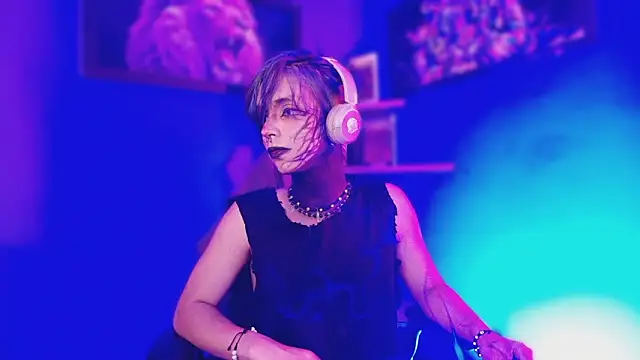 luxiel  online show from March 24, 9:42 pm