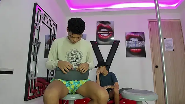 WHITHET BOYS online show from November 16, 3:56 pm