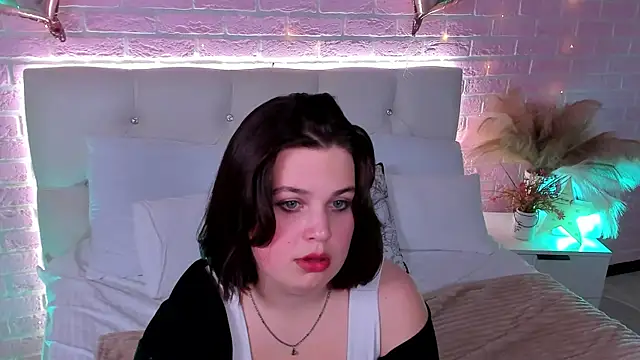 Rebecca  Moon online show from November 21, 4:47 am