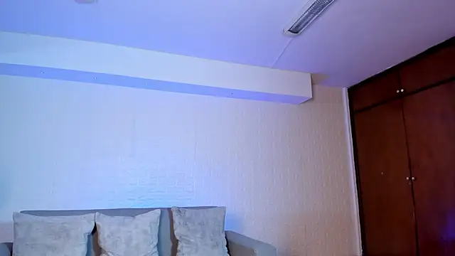 Saara Corraless online show from December 16, 7:31 pm