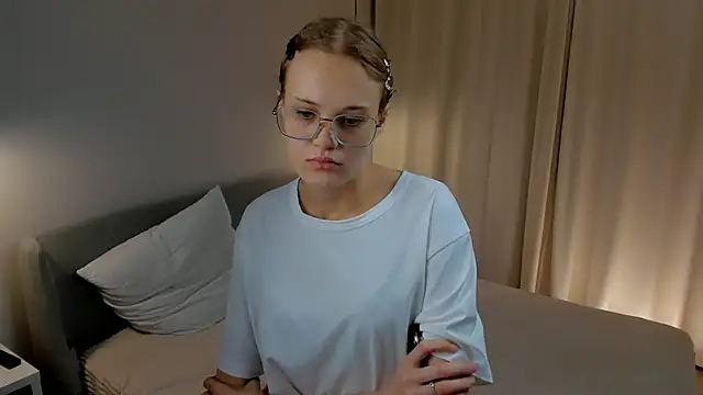 LilianGlenna online show from November 18, 11:11 am