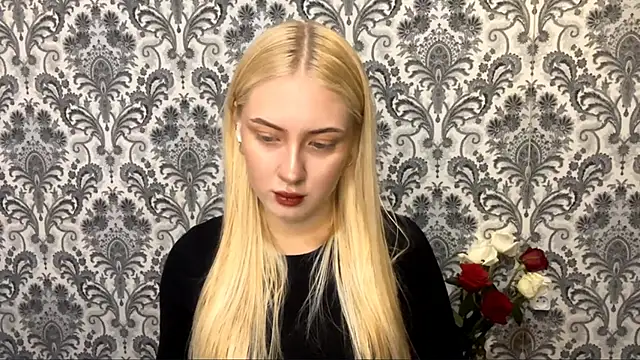 PhebeHals online show from November 19, 1:22 pm