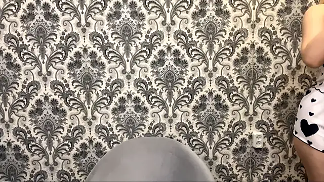 PhebeHals online show from November 22, 2:31 pm