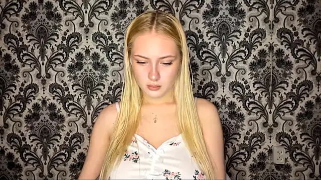 PhebeHals online show from December 1, 1:47 pm