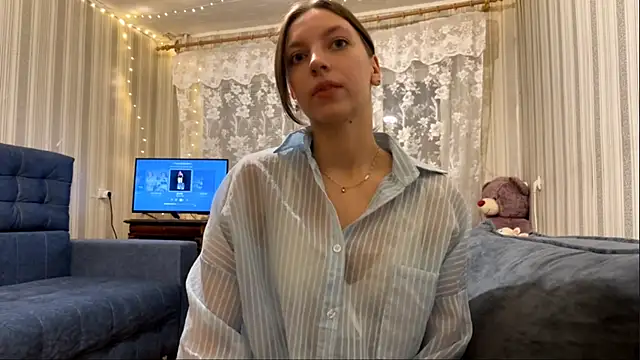 CarliBatas online show from November 12, 2:04 pm