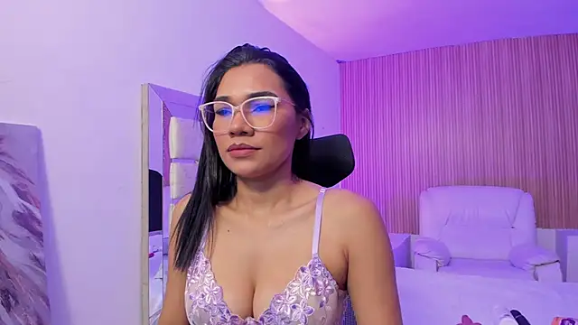 katemooss  online show from November 12, 12:58 pm