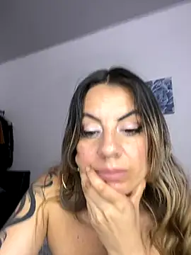 ariannawil online show from November 9, 1:33 am