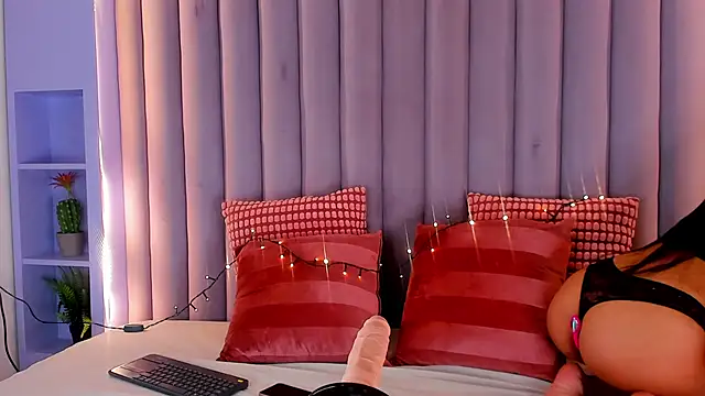 NicoletCherry   online show from December 15, 8:03 pm