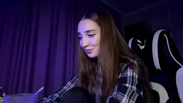 HollyPaw online show from November 21, 7:27 pm