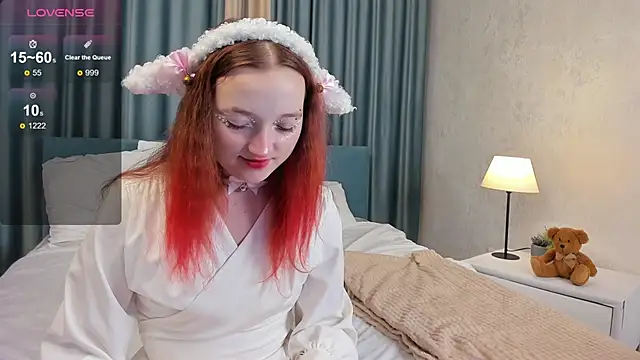 LauraKelley online show from November 15, 9:54 am