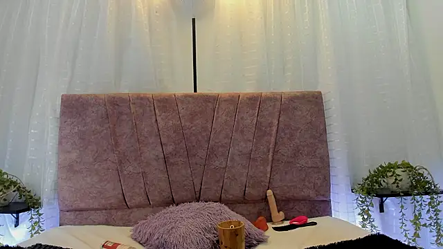 Victoriaa Anderson online show from March 10, 2:10 pm